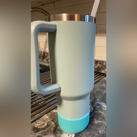 Stanley Seafoam Tumbler - no lid - Picture 2 of 6